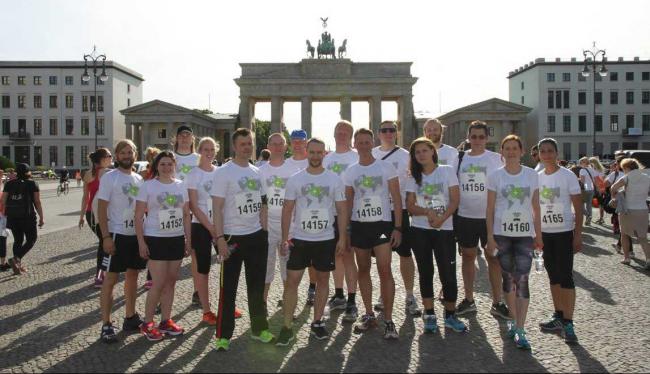 Team members of the yearly company run Team members of the yearly company run